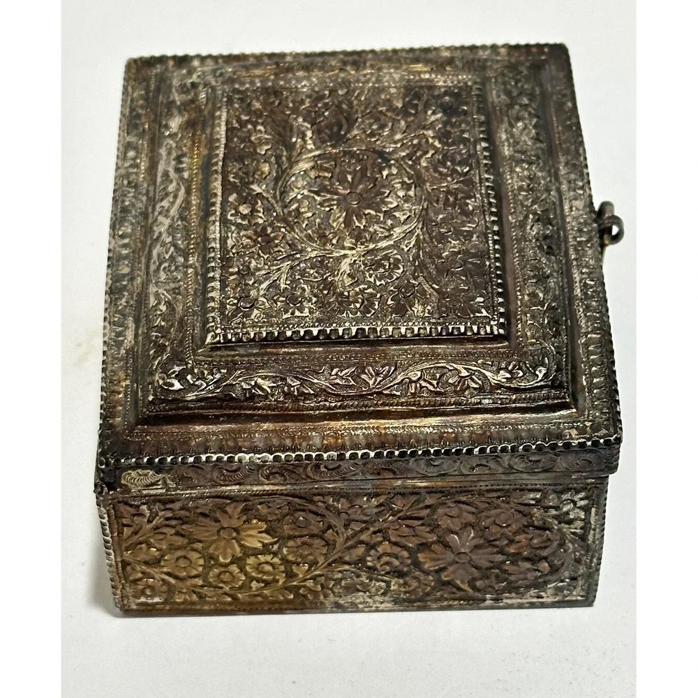 The Unbranded Brand vintagemetal trinket